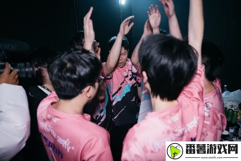 blg发布对阵edg赛后返图并配文