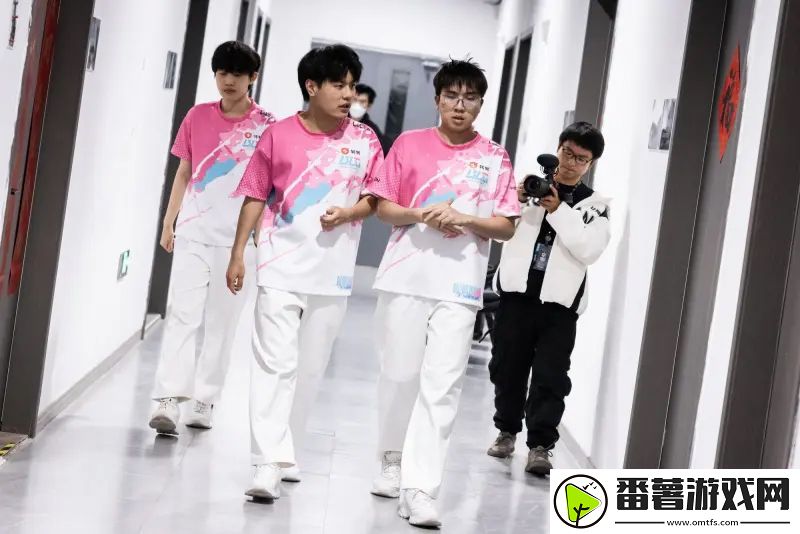 blg发布对阵edg赛后返图并配文