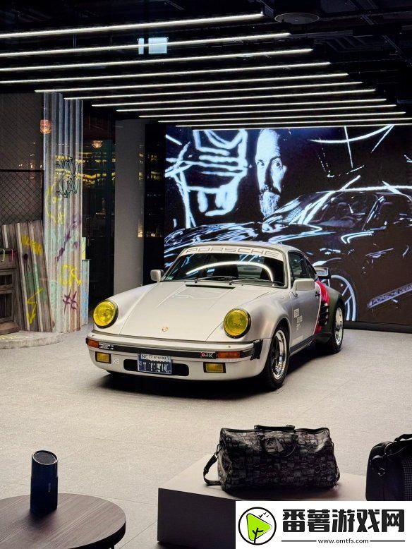 赛博朋克强尼银手同款保时捷复刻版惊现华沙!