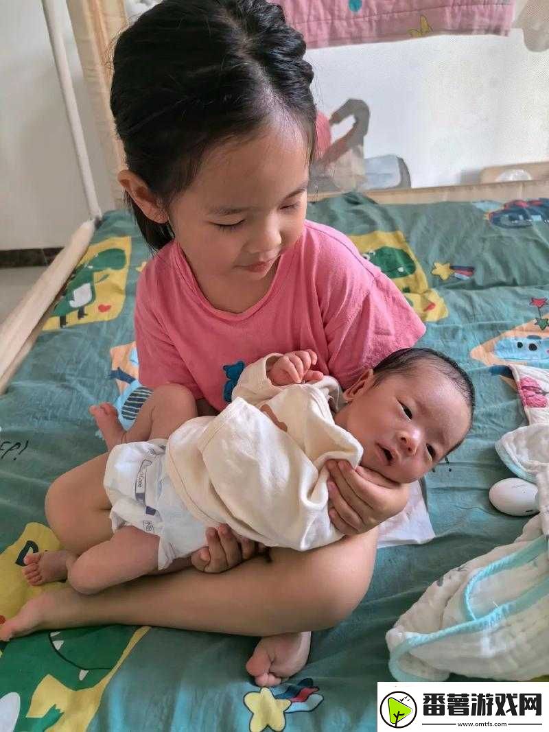 一小孩半夜给姐姐吃坤吧