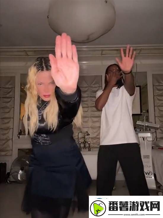 66岁麦当娜晒工作照和跳舞