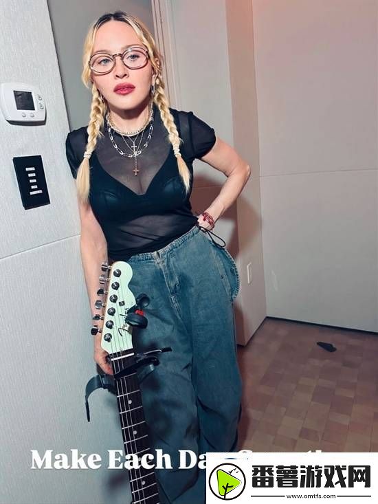 66岁麦当娜晒工作照和跳舞