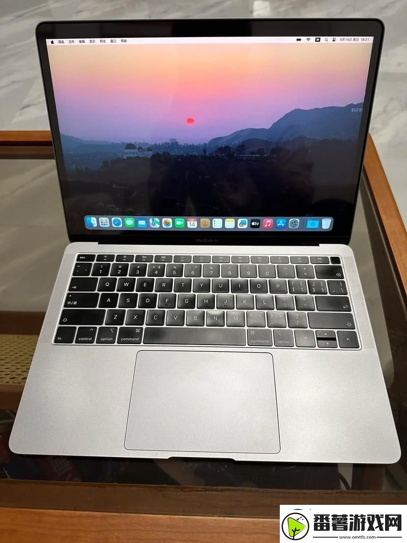 "荒诞剧场：macbook18-一记科技圈的奇葩记录"